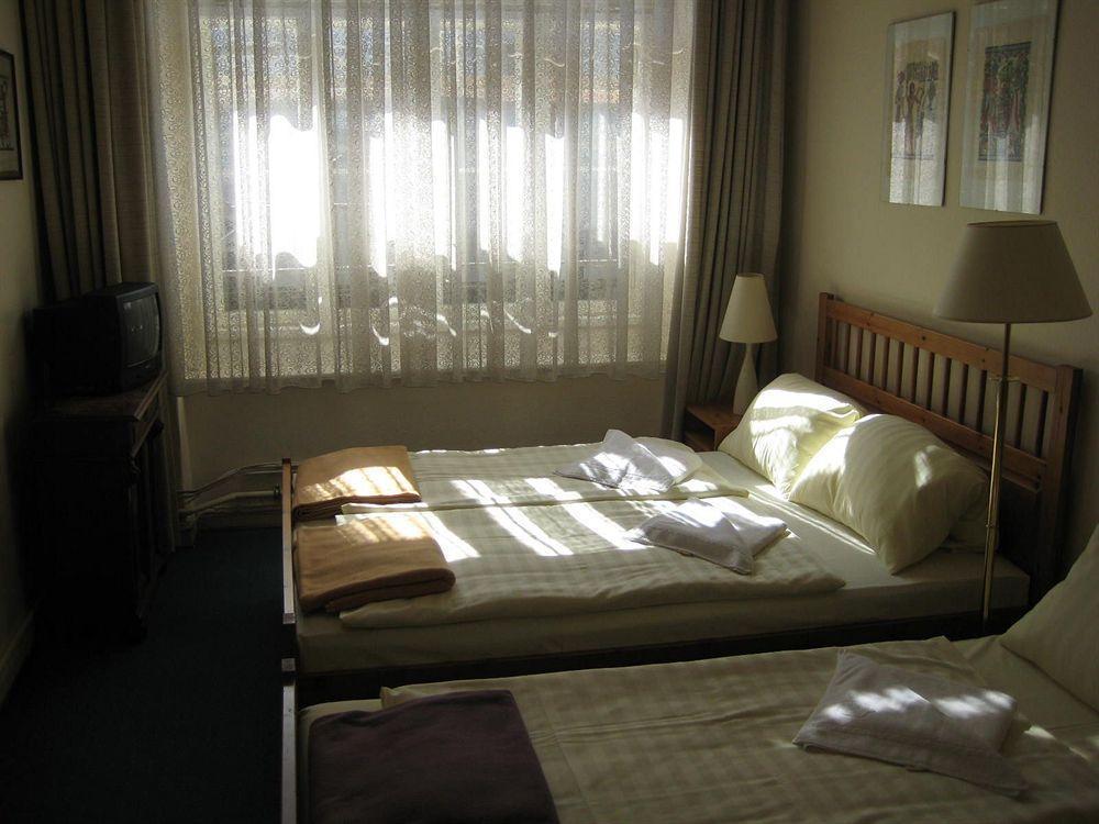 Hotel Pension Waizenegger Am Kurfuerstendamm Berlijn Buitenkant foto