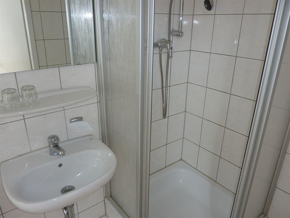 Hotel Pension Waizenegger Am Kurfuerstendamm Berlijn Buitenkant foto
