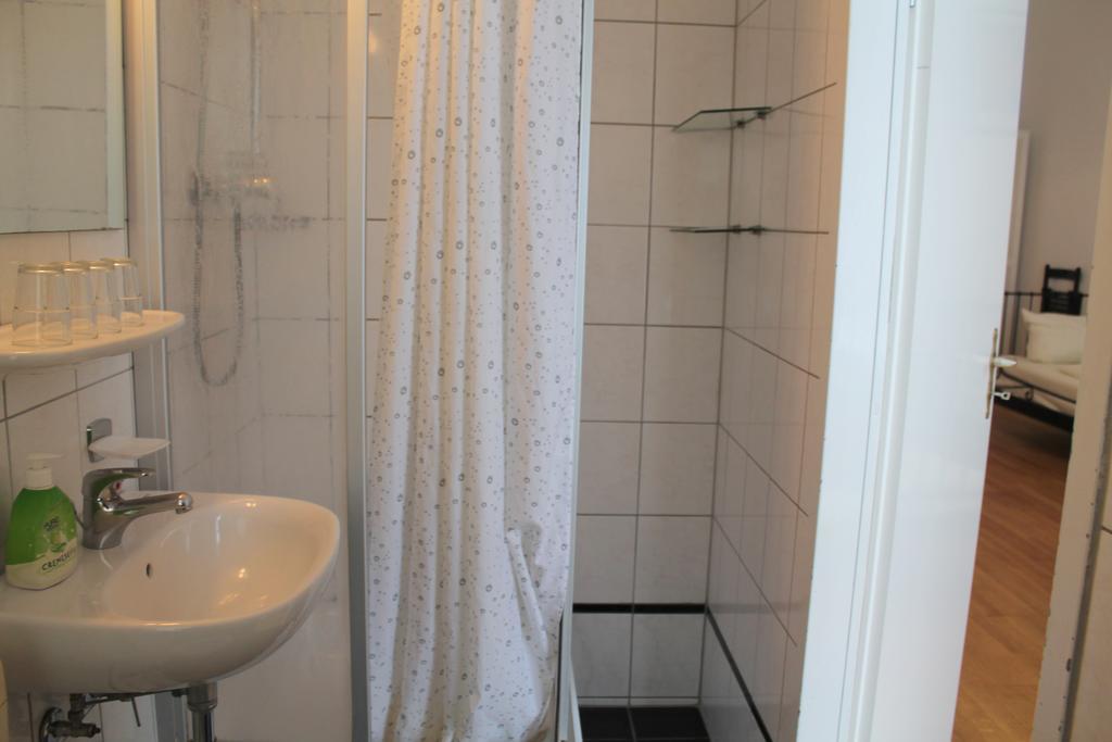 Hotel Pension Waizenegger Am Kurfuerstendamm Berlijn Buitenkant foto