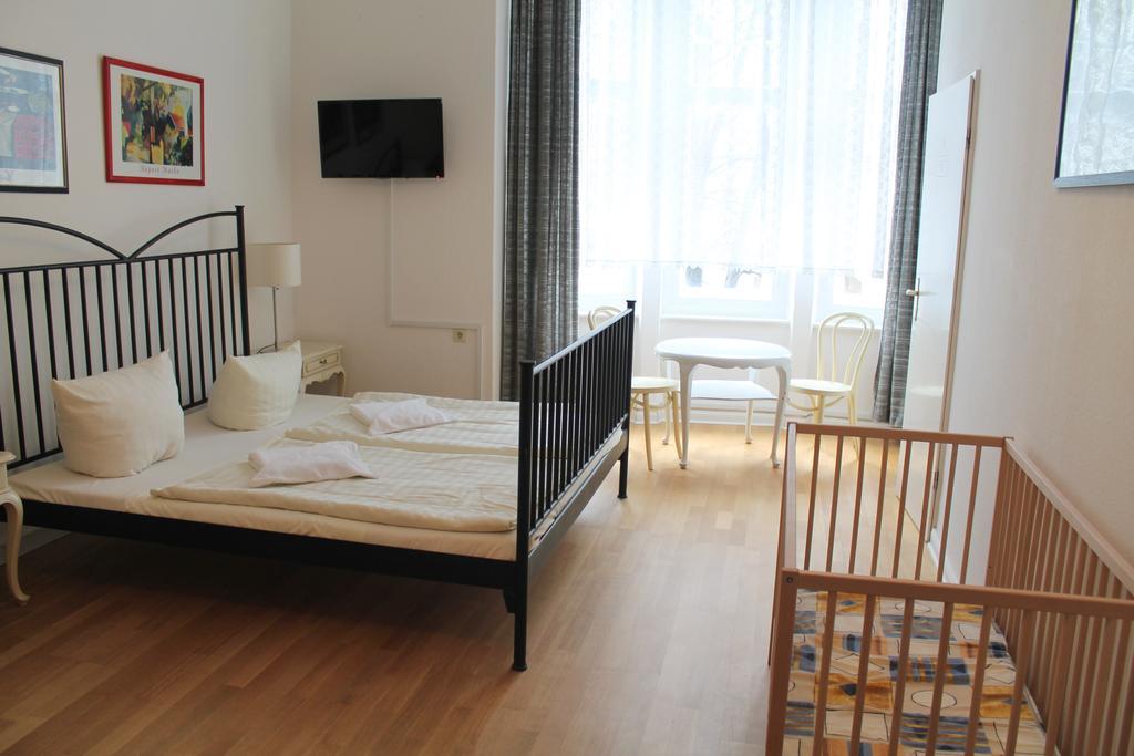 Hotel Pension Waizenegger Am Kurfuerstendamm Berlijn Buitenkant foto