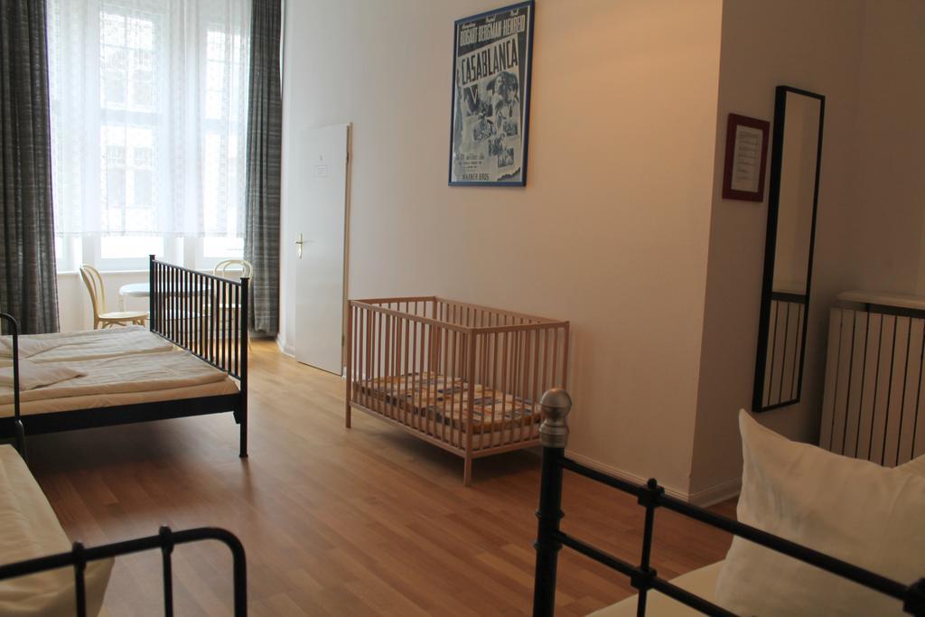 Hotel Pension Waizenegger Am Kurfuerstendamm Berlijn Buitenkant foto