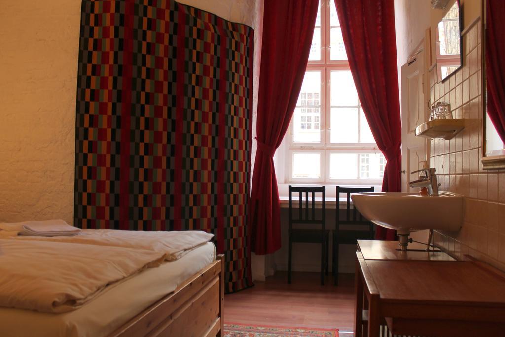 Hotel Pension Waizenegger Am Kurfuerstendamm Berlijn Buitenkant foto