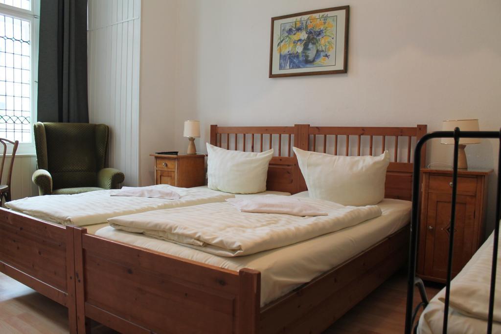 Hotel Pension Waizenegger Am Kurfuerstendamm Berlijn Buitenkant foto