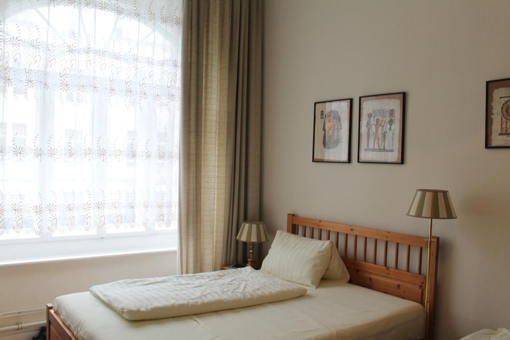 Hotel Pension Waizenegger Am Kurfuerstendamm Berlijn Buitenkant foto