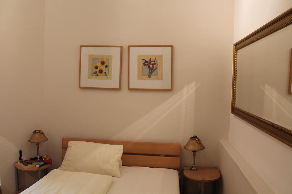 Hotel Pension Waizenegger Am Kurfuerstendamm Berlijn Buitenkant foto