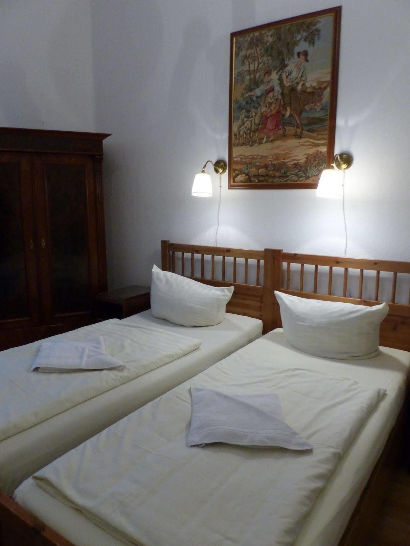 Hotel Pension Waizenegger Am Kurfuerstendamm Berlijn Buitenkant foto