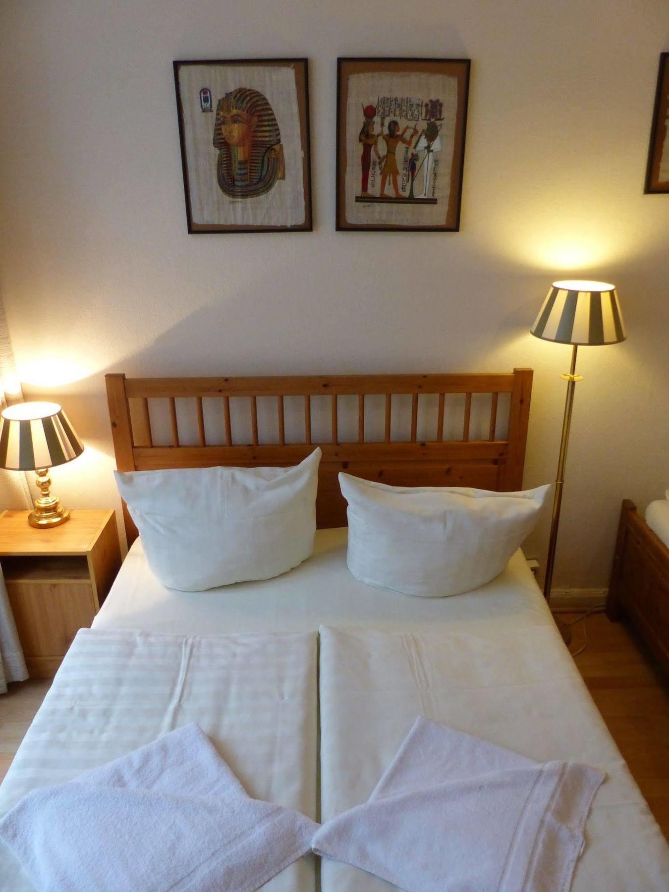 Hotel Pension Waizenegger Am Kurfuerstendamm Berlijn Buitenkant foto