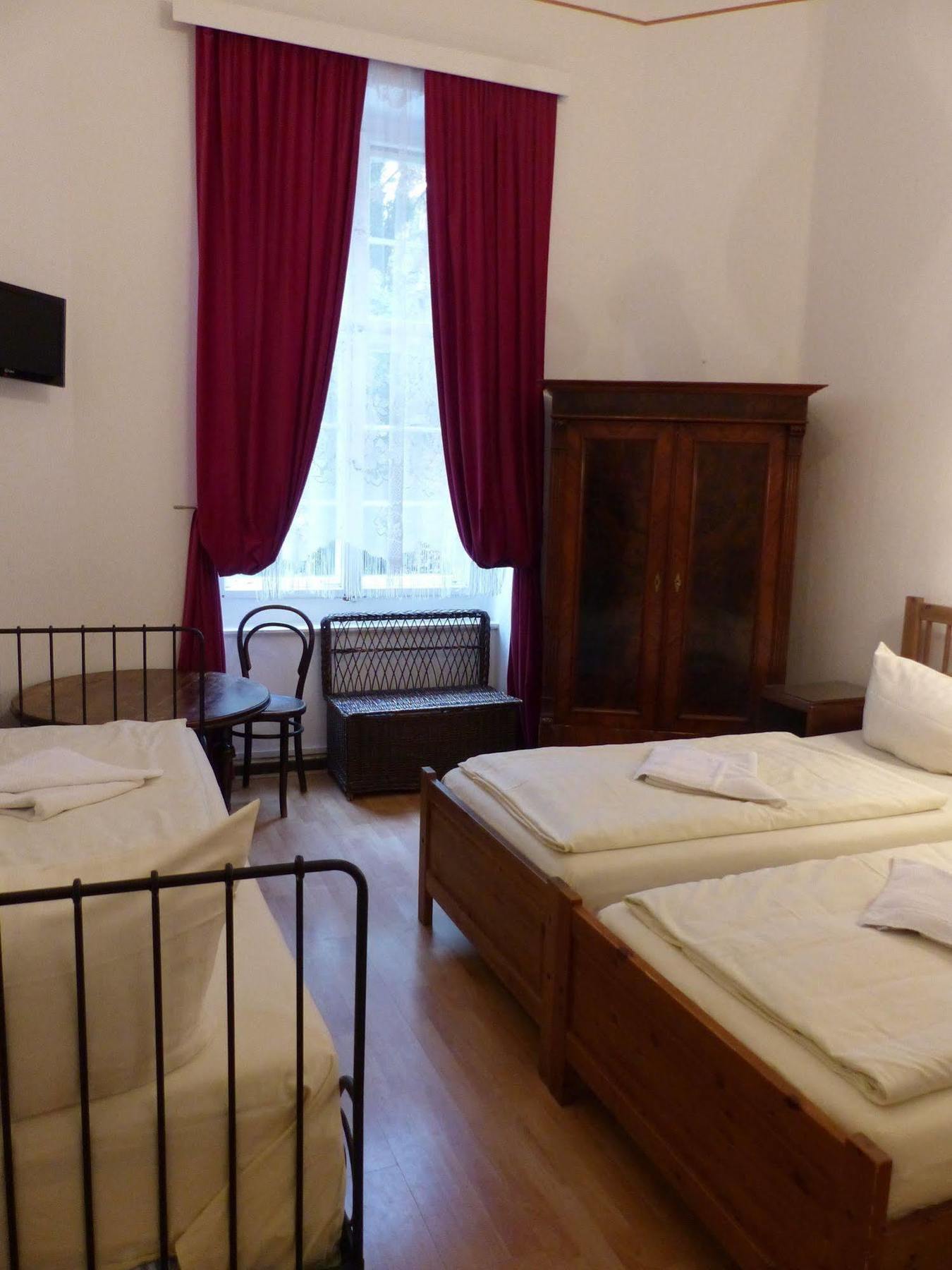 Hotel Pension Waizenegger Am Kurfuerstendamm Berlijn Buitenkant foto