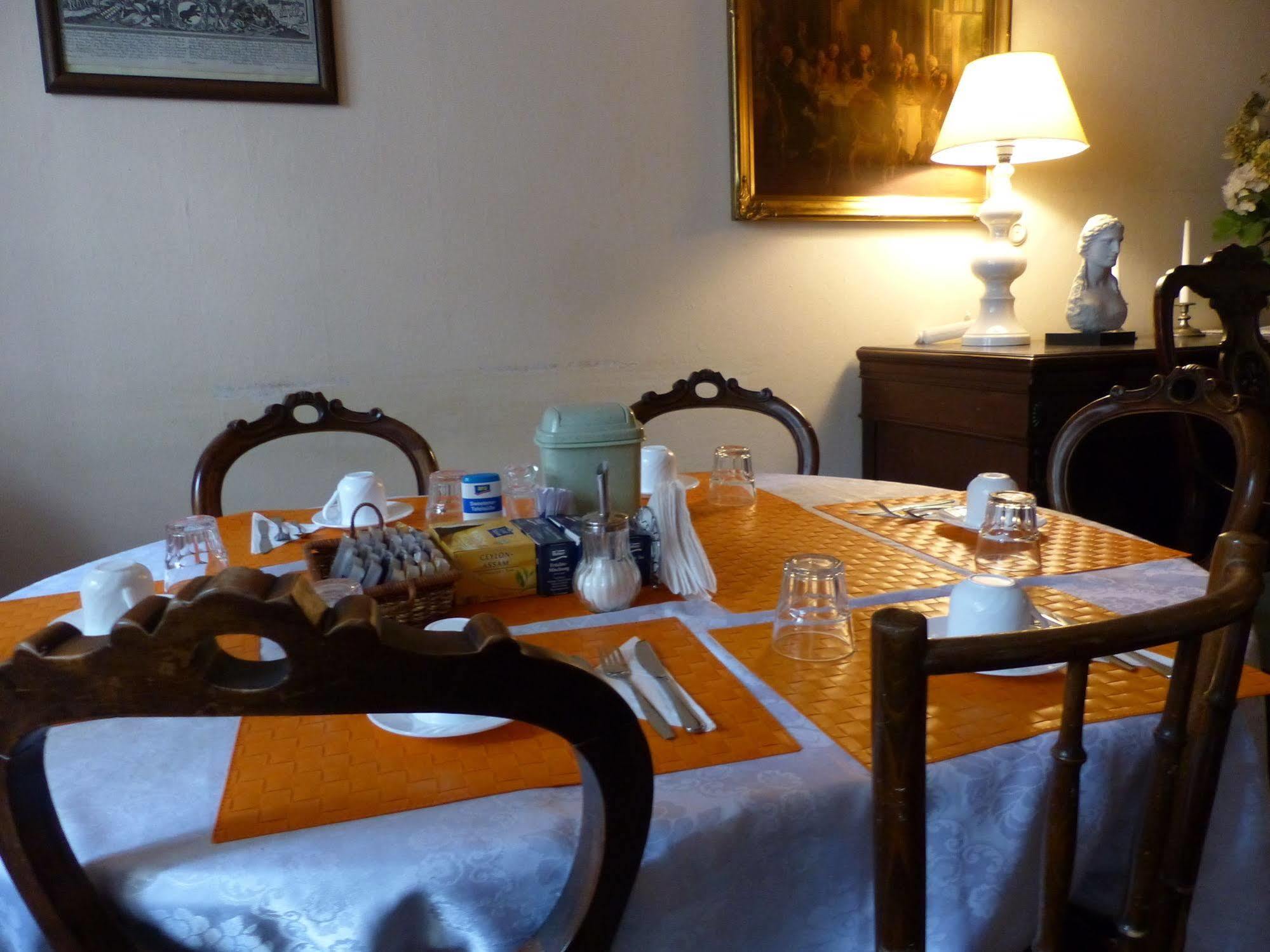 Hotel Pension Waizenegger Am Kurfuerstendamm Berlijn Buitenkant foto