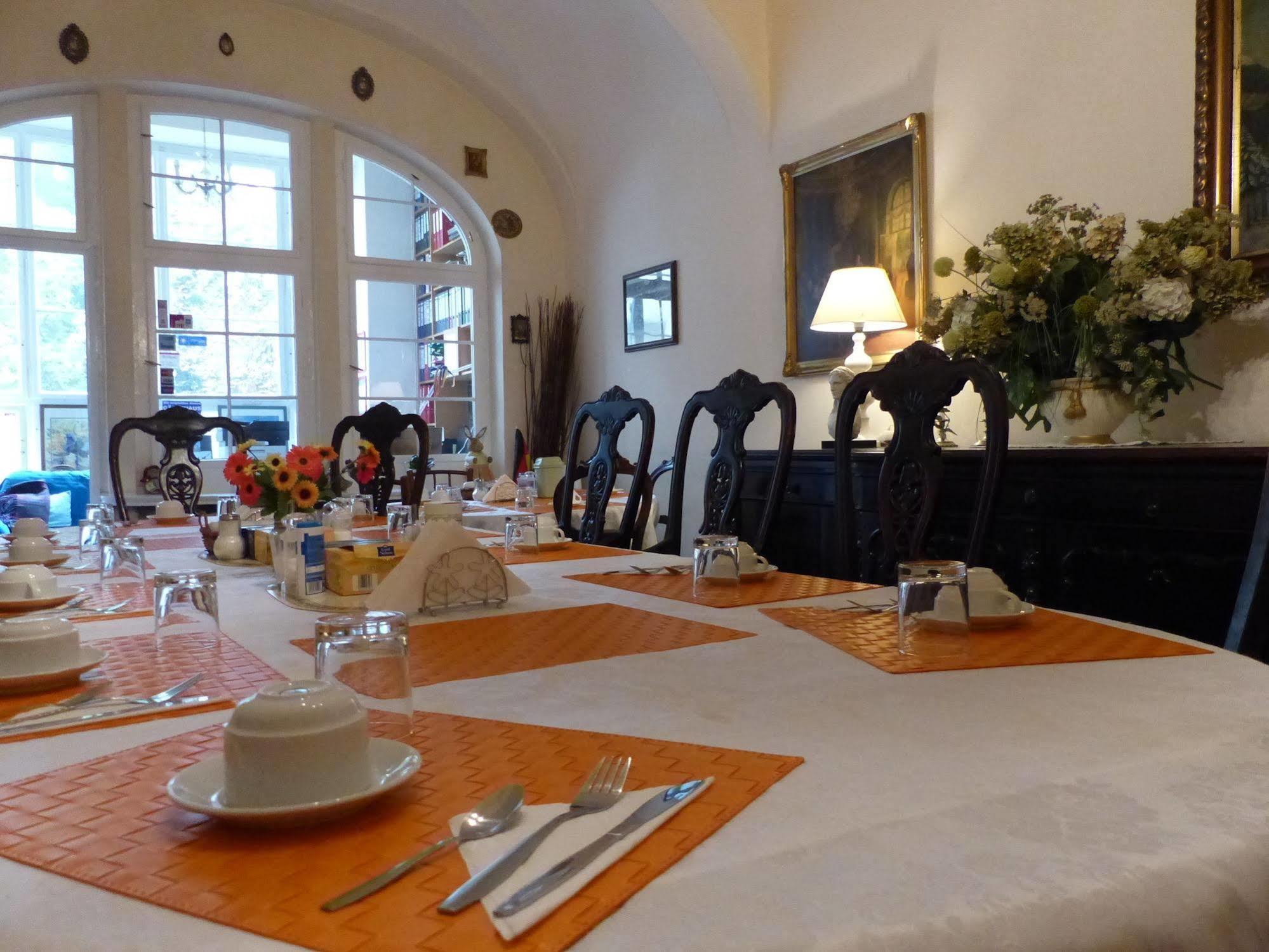 Hotel Pension Waizenegger Am Kurfuerstendamm Berlijn Buitenkant foto