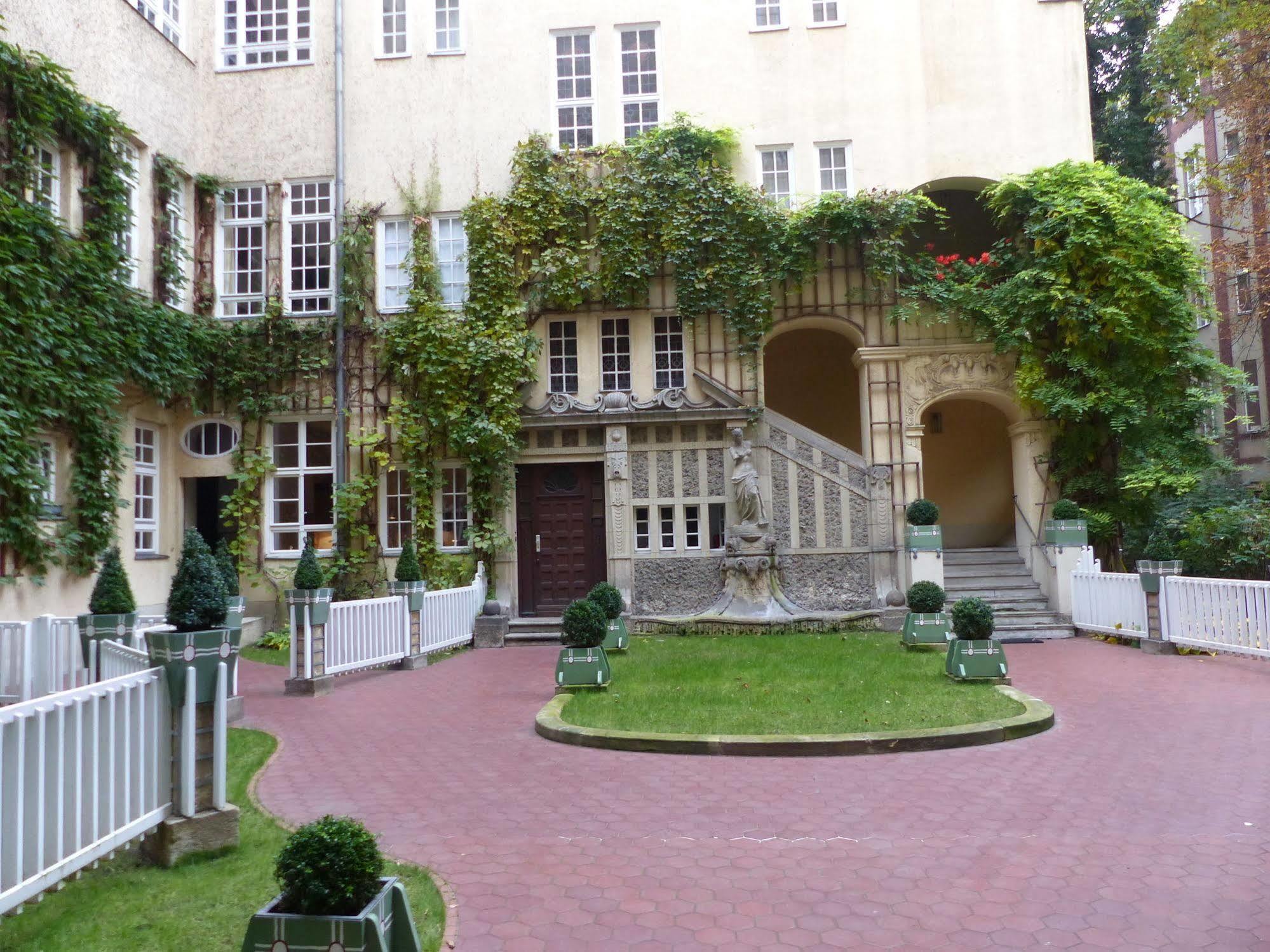 Hotel Pension Waizenegger Am Kurfuerstendamm Berlijn Buitenkant foto
