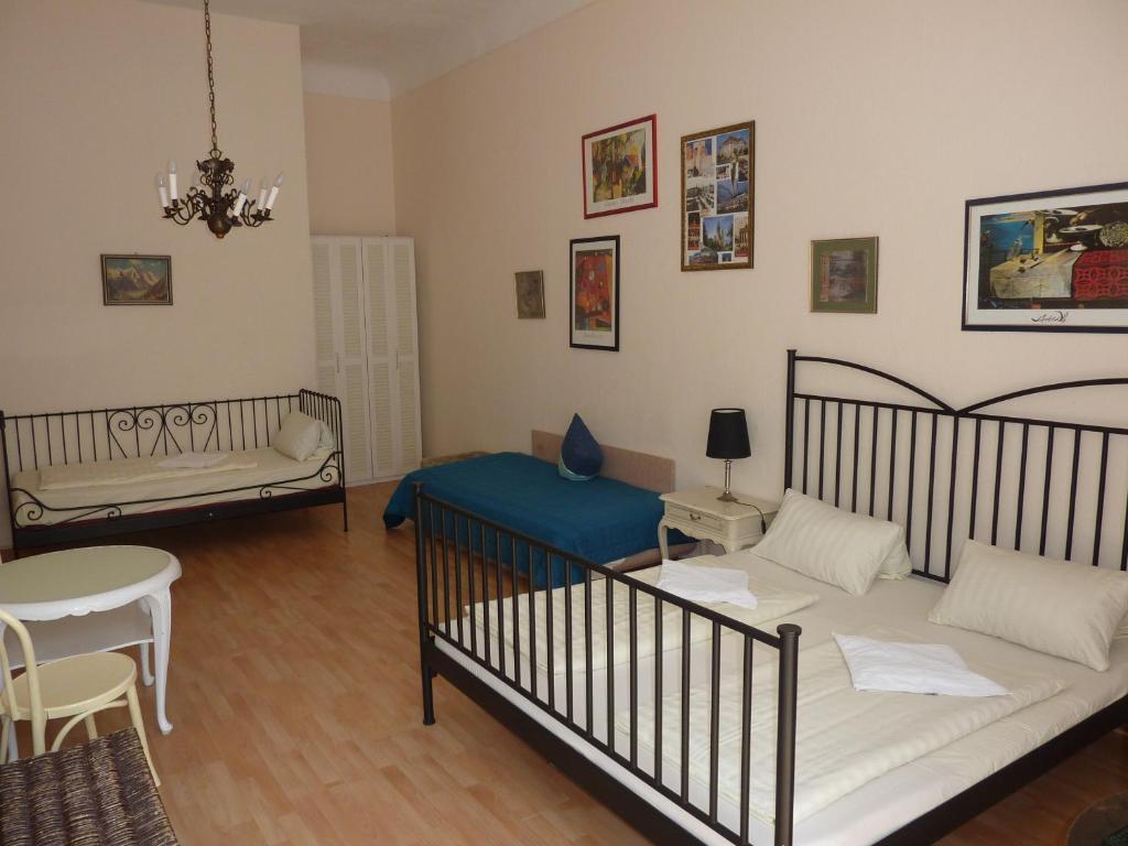 Hotel Pension Waizenegger Am Kurfuerstendamm Berlijn Kamer foto